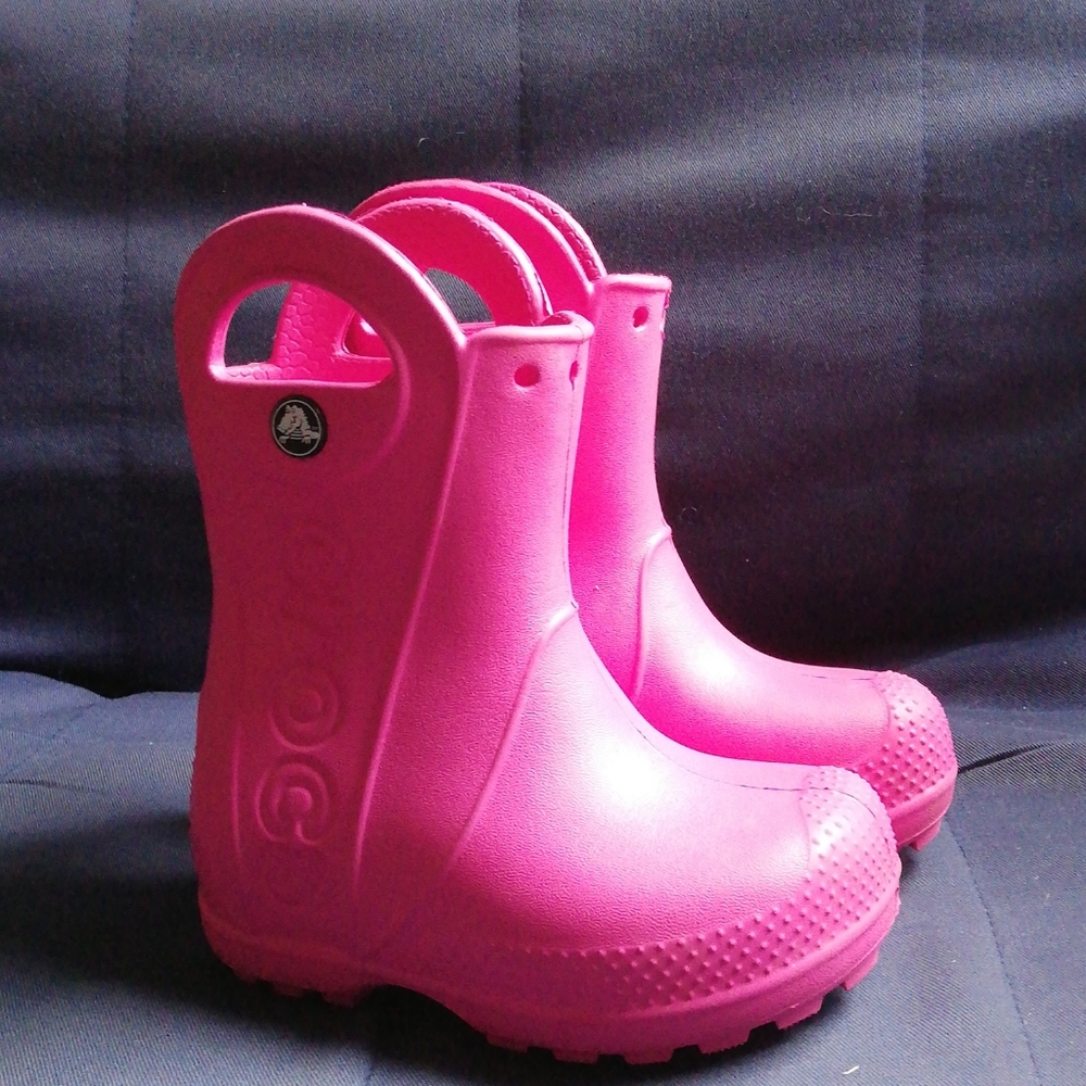 Toddler girls Crocs boots size 6